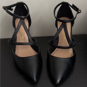 Christian siriano shoe size 5.5 but I wear a 6 and fit perfectly only worn twice